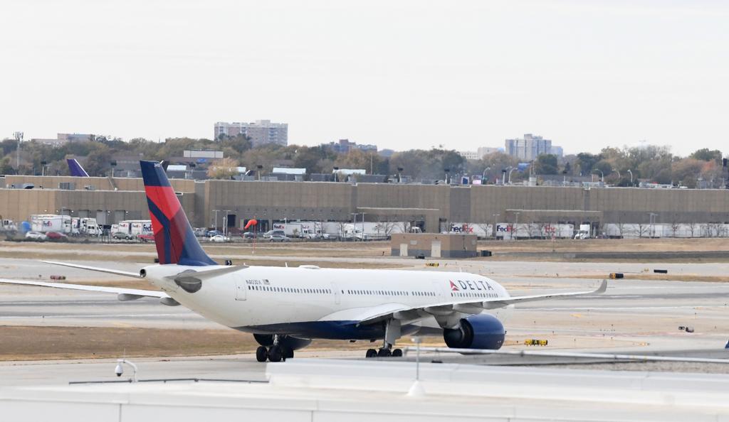 Delta Airlines Cancels Flights 2025: Causes, Impact on Travelers & Investors