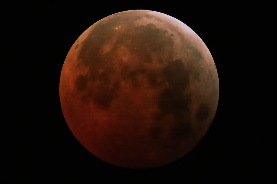 Total Lunar Eclipse blood Moon: The Spectacular Total Lunar Eclipse of September